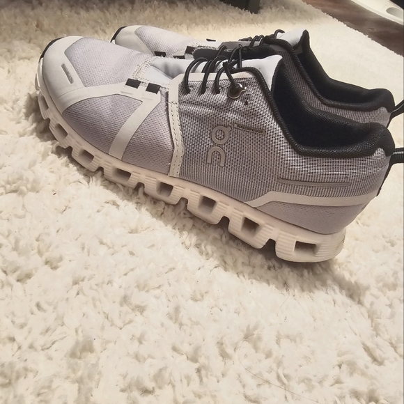 On cloud - Picture 1 of 1